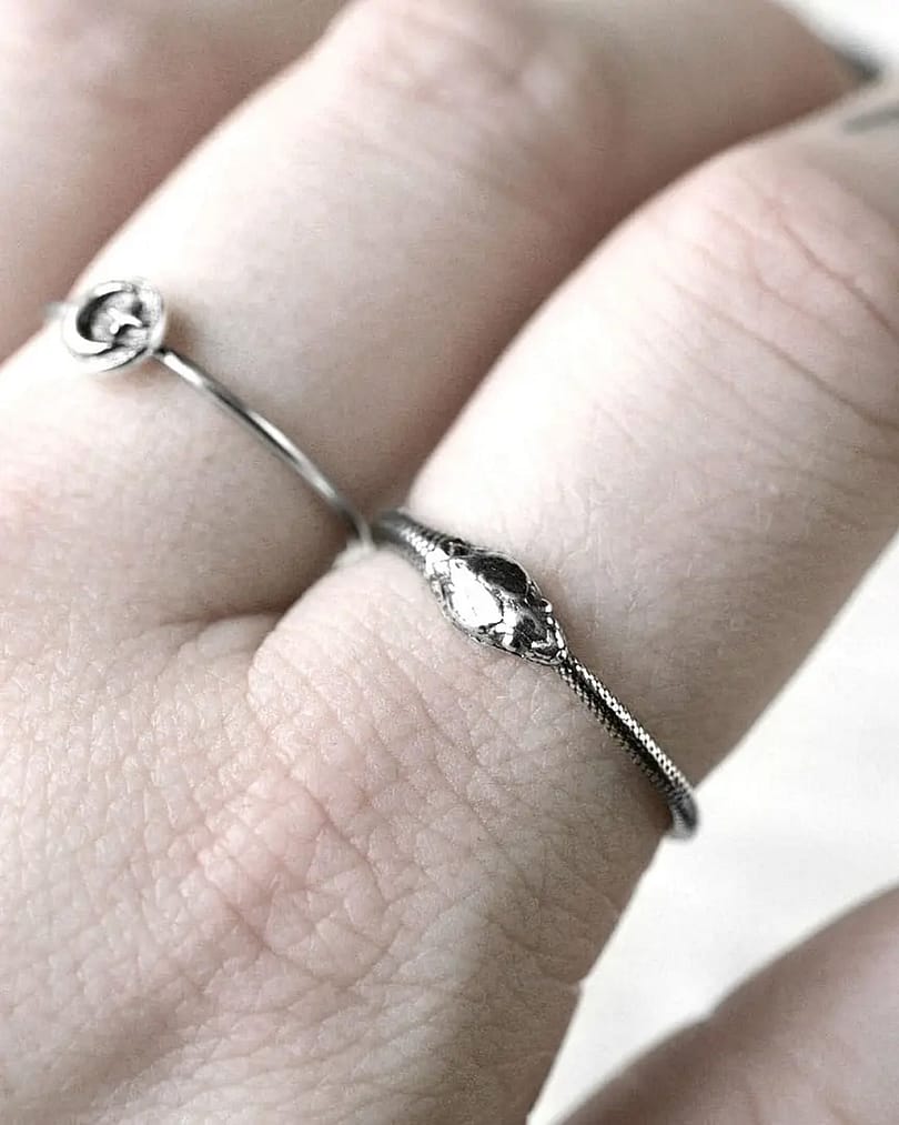 silver-ouroboros-ring-snake-finger-closeup-hellaholics