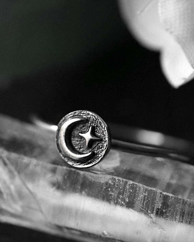 small-celestial-silver-ring-close-up-hellaholics (1)