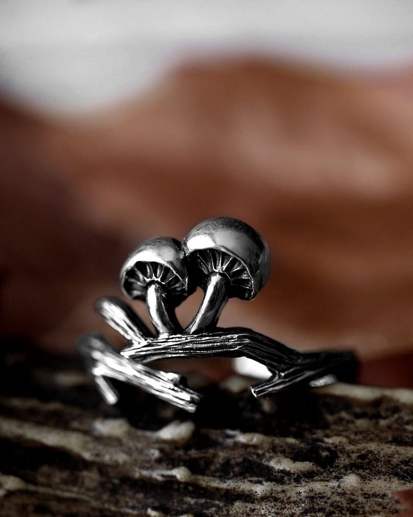 woodland-sterling-silver-mushroom-ring-mood-closeup-hellaholics