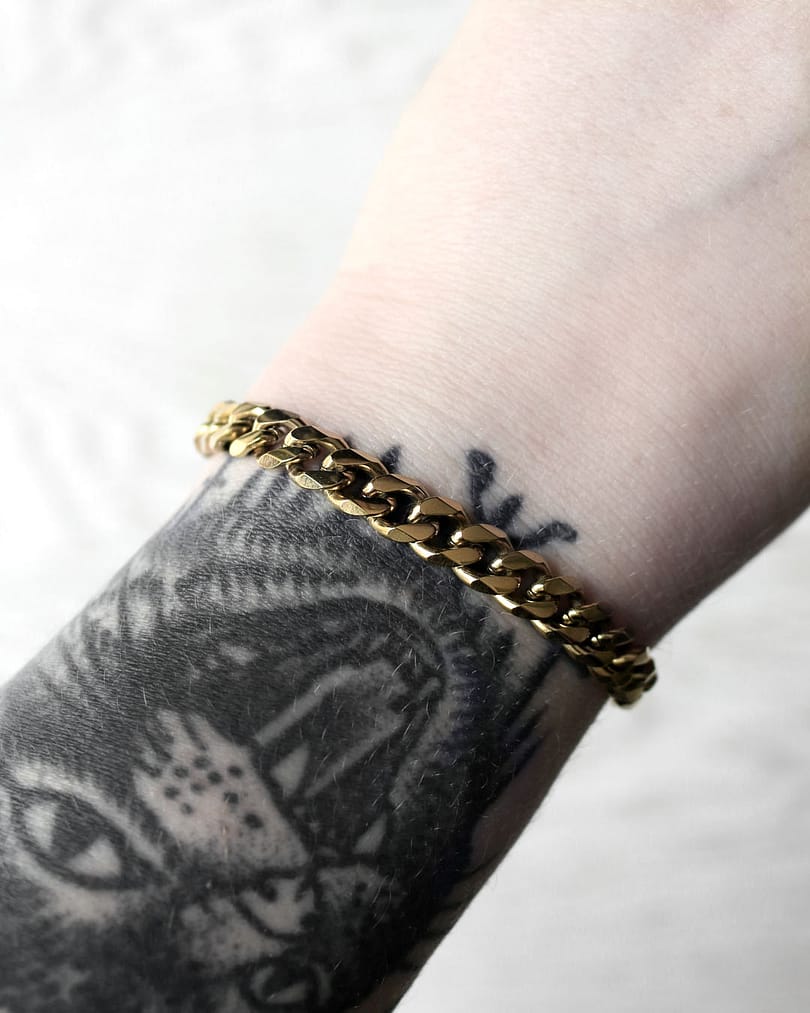 chelsa-stainless-steel-gold-bracelet-hellaholics-mood