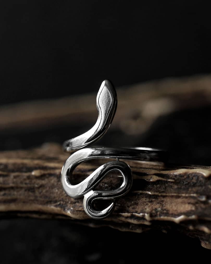 serpentine-adjustable-stainless-steel-snake-ring-hellaholics-mood