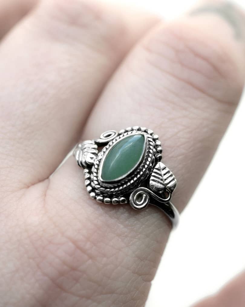 devana-vibrant-green-aventurine-ring-silver-hellaholics-2