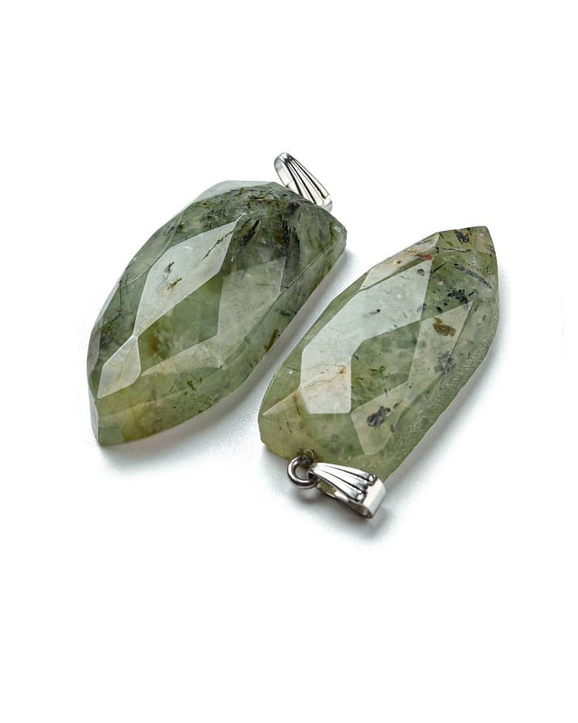 penelope-green-rutilated-prehnite-necklace-pendant-example-side-hellaholics