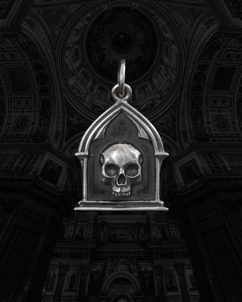 gothic-style-reliquary-skull-silver-pendant-front-hellaholics