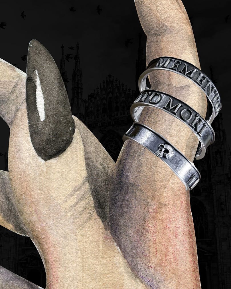 memento-mori-ring-silver-finger-closeup-big-hellaholics