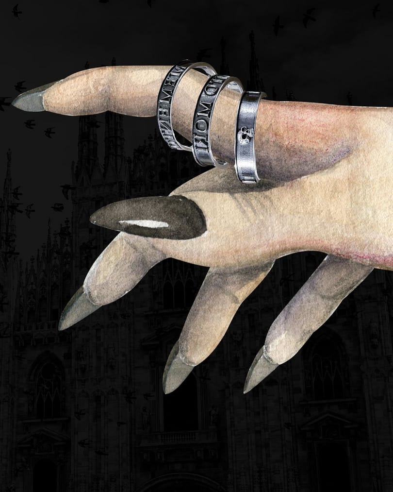 memento-mori-ring-silver-finger-closeup-hellaholics