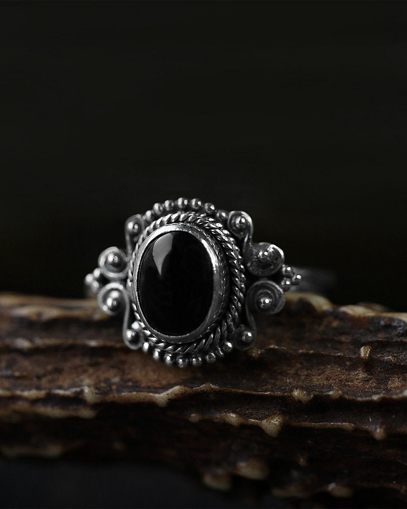 aditi-black-onyx-ring-silver-mood-dark-hellahoilcs