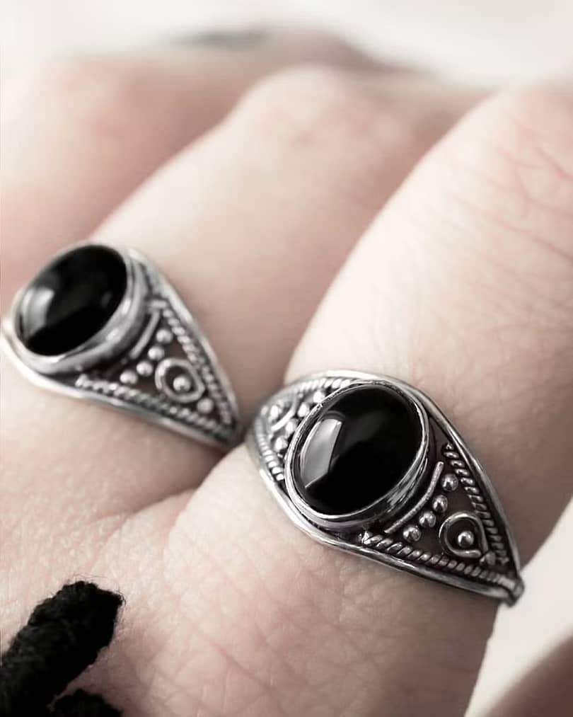 aelia-onyx-silver-ring-model-close-up-hellaholics