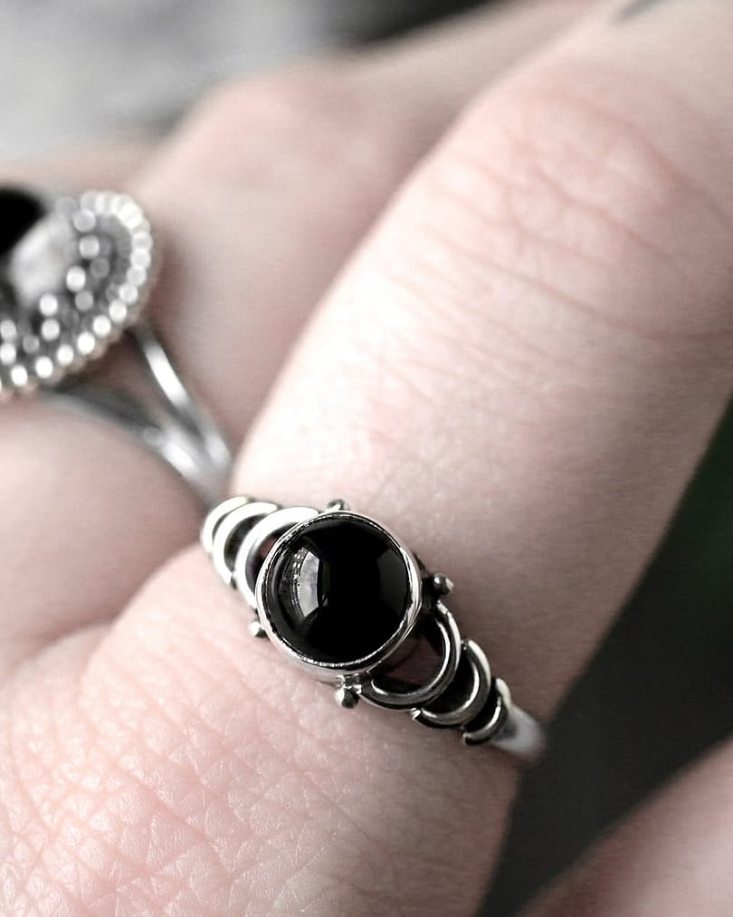 audra-onyx-silver-ring-model-close-up-hellaholics