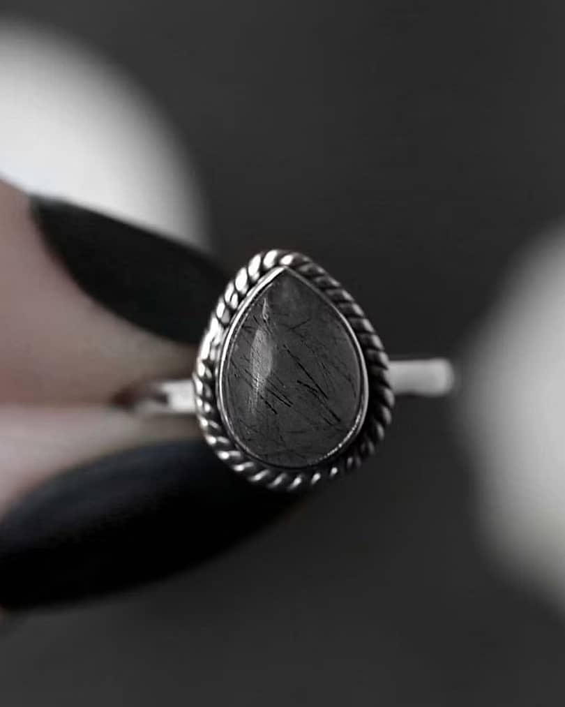 elara-rutile-silver-ring-mood-dark-hellaholics