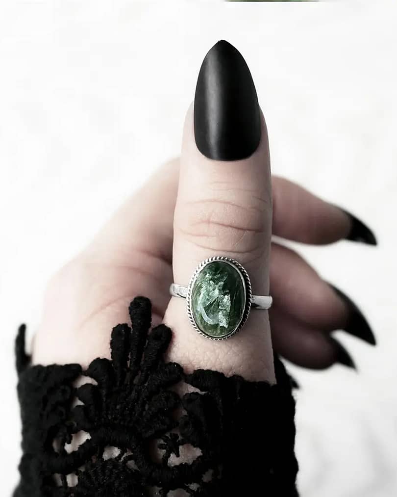 gaia-green-seraphinite-silver-ring-model-close-up-hellaholics