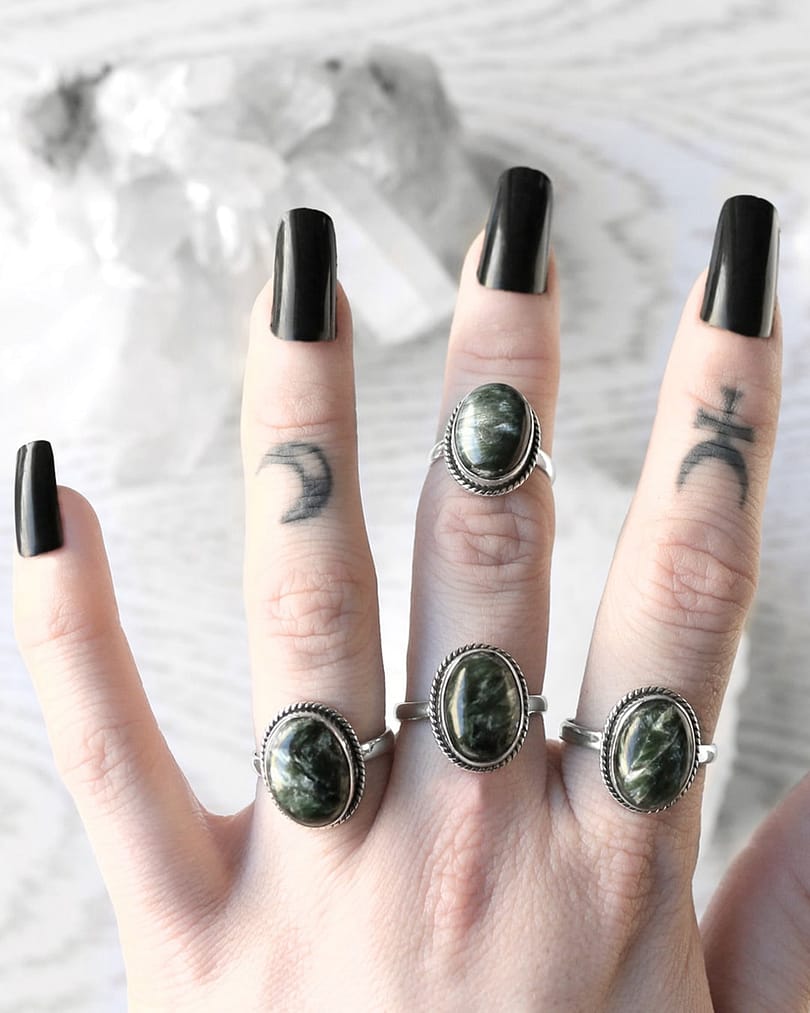 gaia-green-seraphinite-silver-ring-model-rings-hellaholics