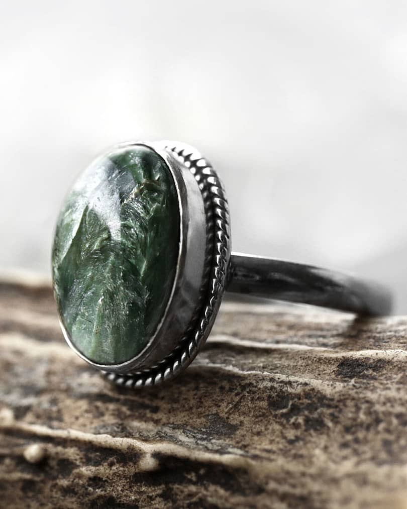 gaia-green-seraphinite-silver-ring-mood-light-hellaholics