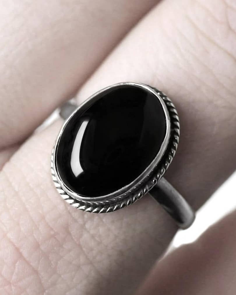 gaia-woman-black-onyx-ring-silver-model-close-up-hellaholics