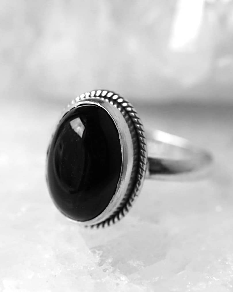 gaia-woman-black-onyx-ring-silver-mood-light-close-up-hellaholics