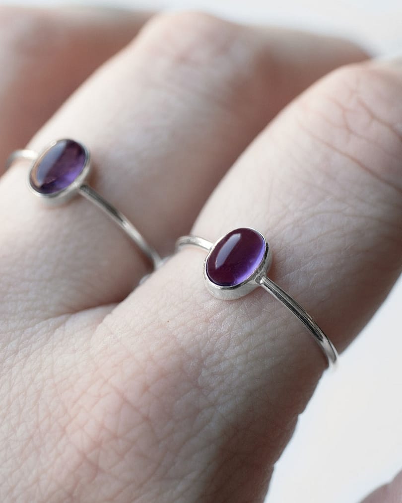 theia-amethyst-silver-ring-model-hellaholics