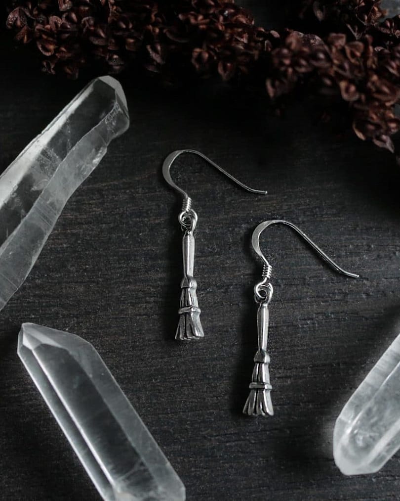 witchy-earrings-from-hellaholics