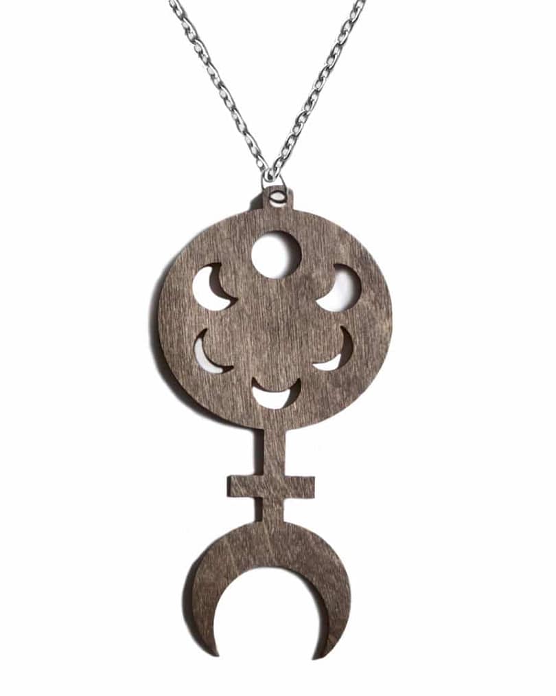 pagan-priestess-brown-hellaholics