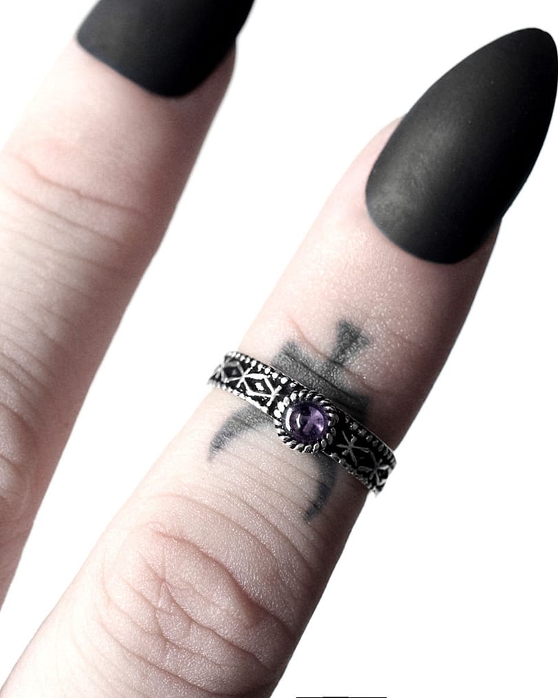 aranza-amethyst-silver-mid-ring-finger-hellaholics (1)