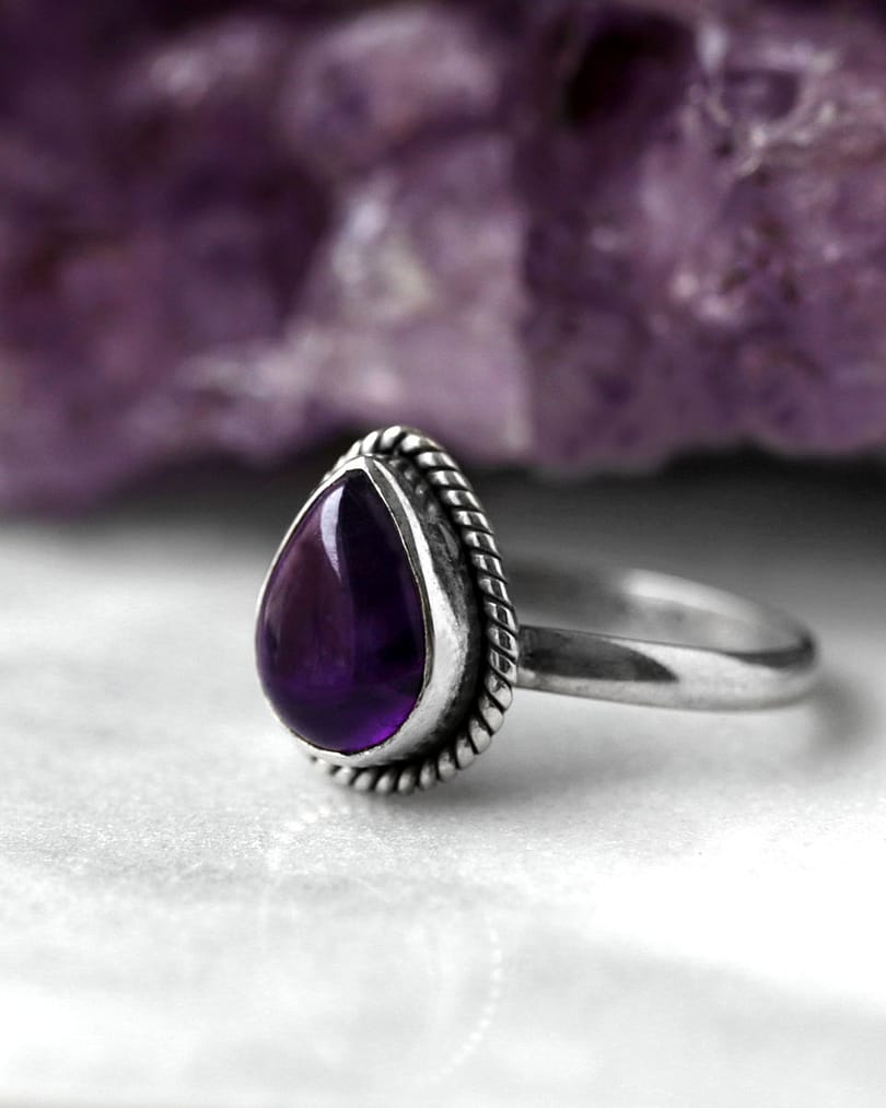 elara-silver-amethyst-drop-ring-close-up-hellaholics