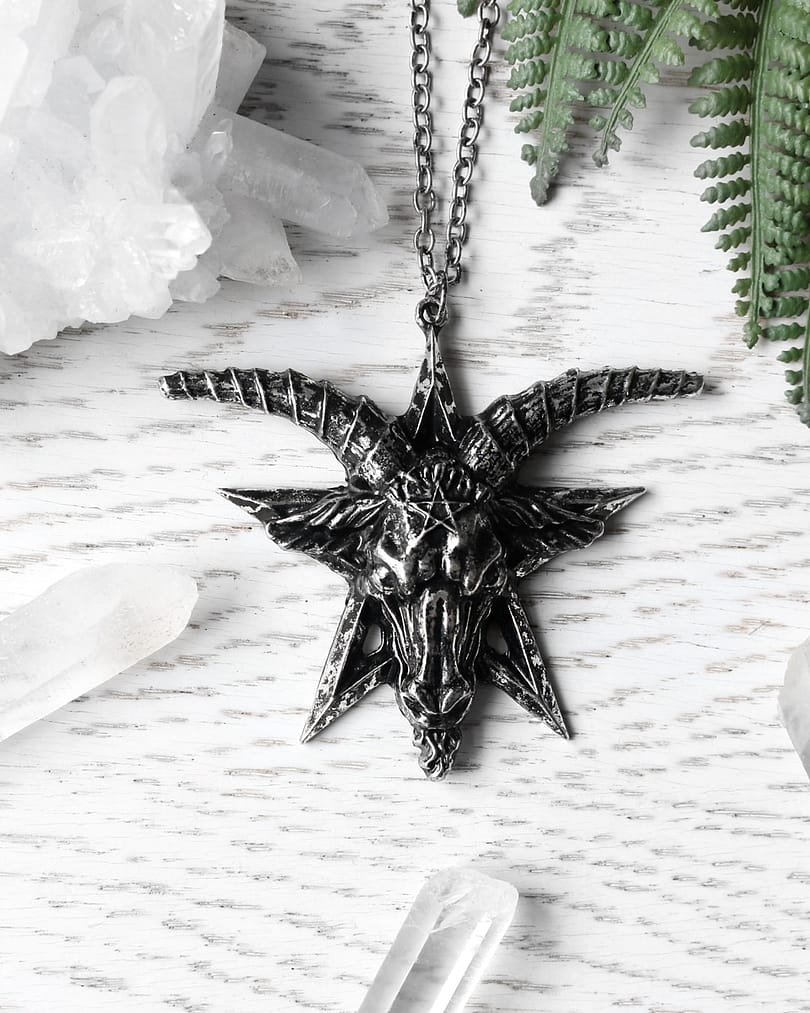 batphomet-necklace-silver-close-up-restyle-hellaholics