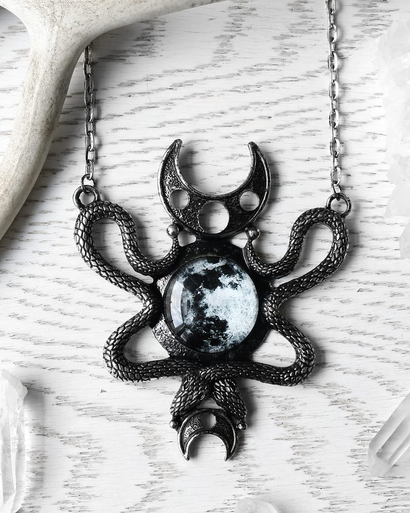 moon-embraced-silver-necklace-restyle-hellaholics