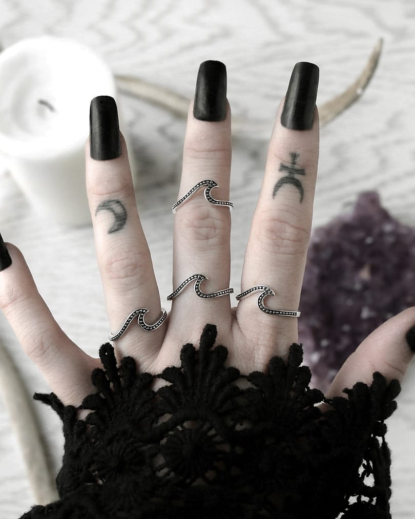 sterling-silver-wave-ring-hellaholics