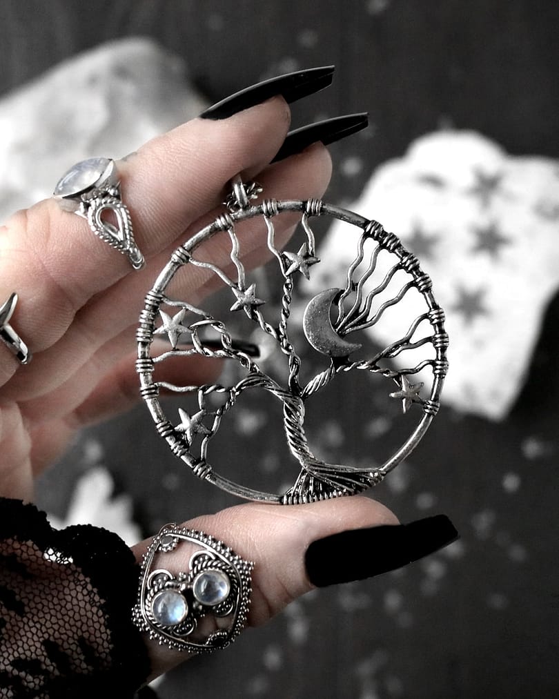 world-tree-amulet-xl-necklace-hellaholics