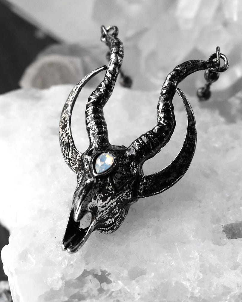 silver-crescent-skull-necklace-restyle-sold-hellaholics