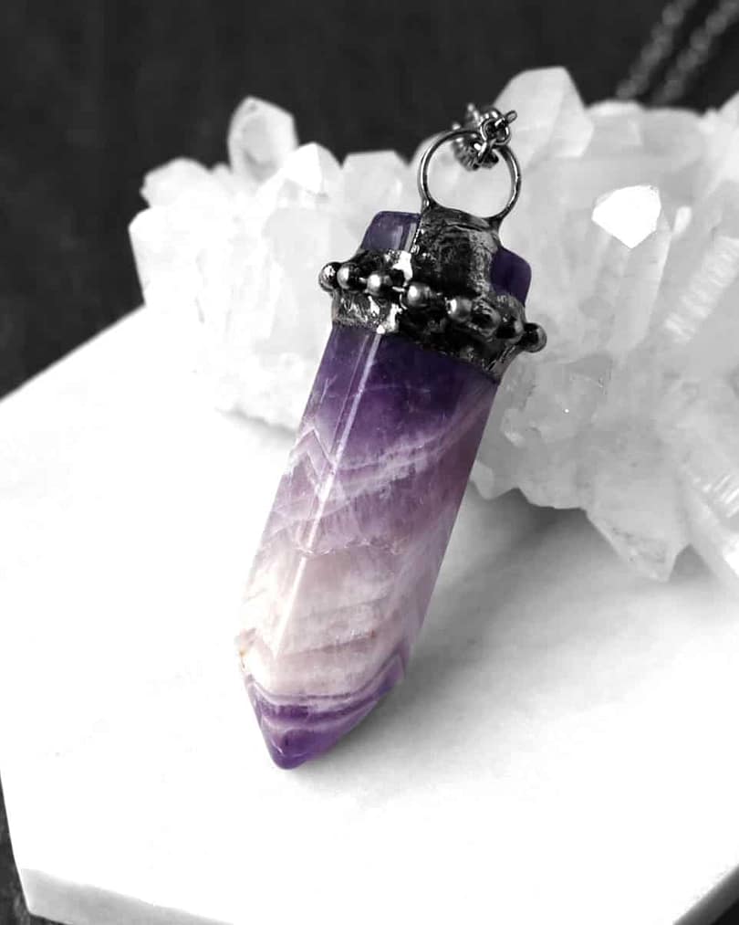 zaria-amethyst-crystal-gunmetal-necklace-close-up-hellaholics