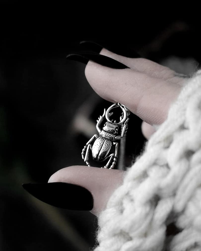 beetle-sterling-silver-necklace-closeup-hellaholics