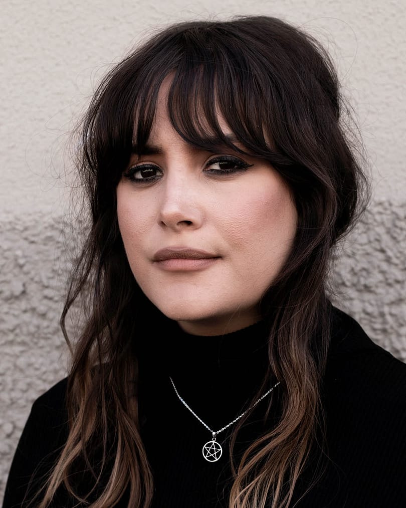 pentagram-silver-necklace-close-up-mood-hellaholics