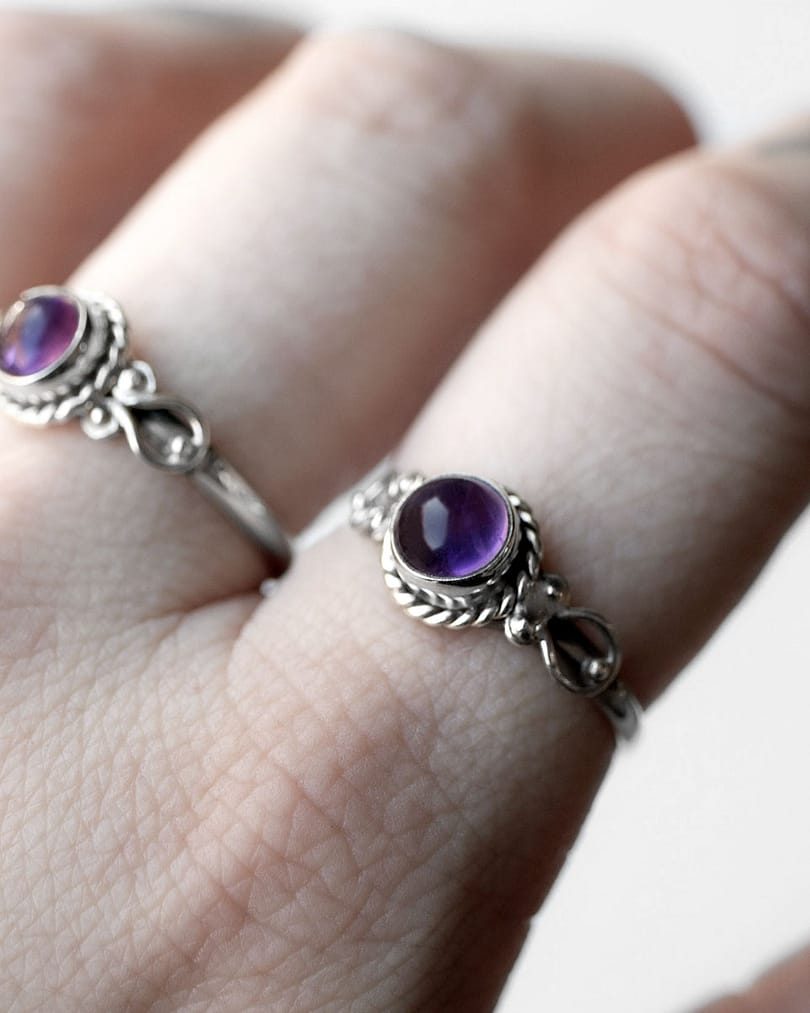 amaya-amethyst-silver-ring-close-up-hellaholics