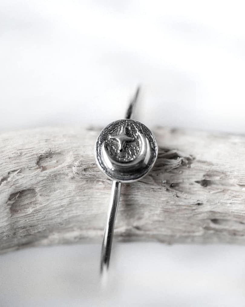 moon-and-star-silver-ring-close-up-hellaholics