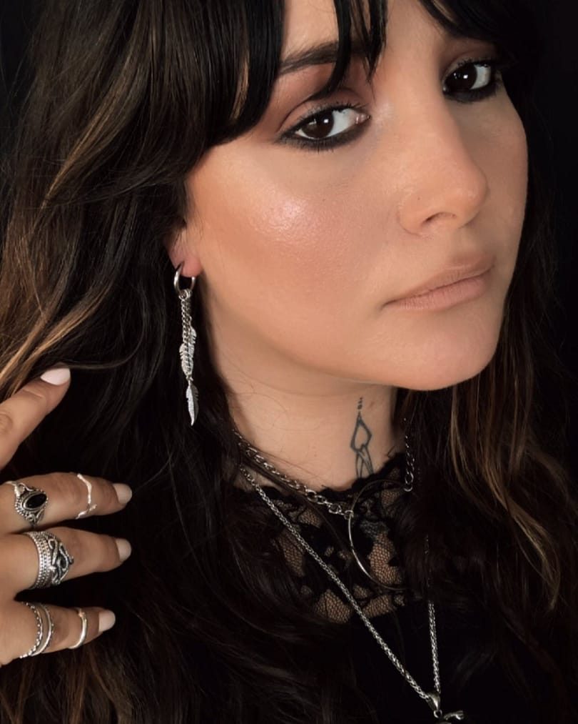 wild-child-stainless-steel-hoop-feather-earrings-on-model-hellaholics wild-child-stainless-steel-hoop-feather-earrings-on-model-hellaholics