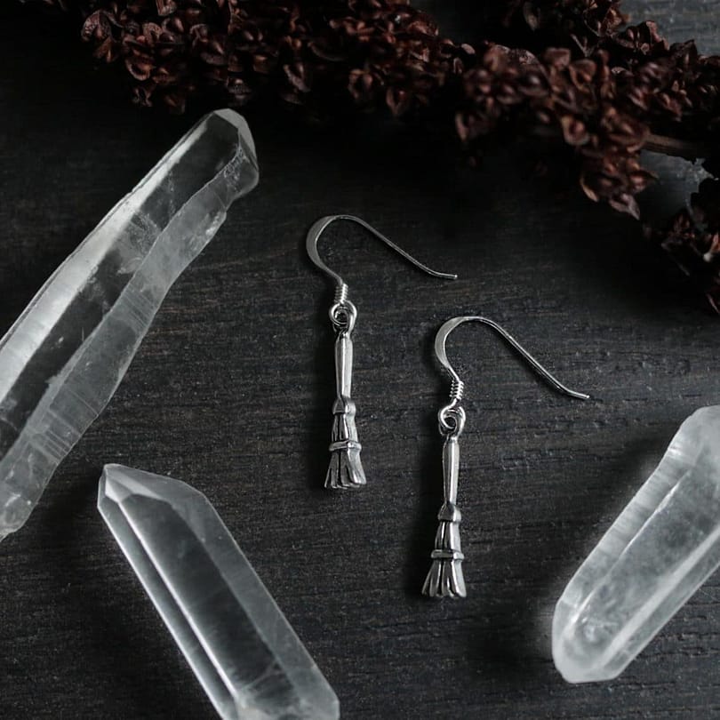 witchy-earrings-from-hellaholics