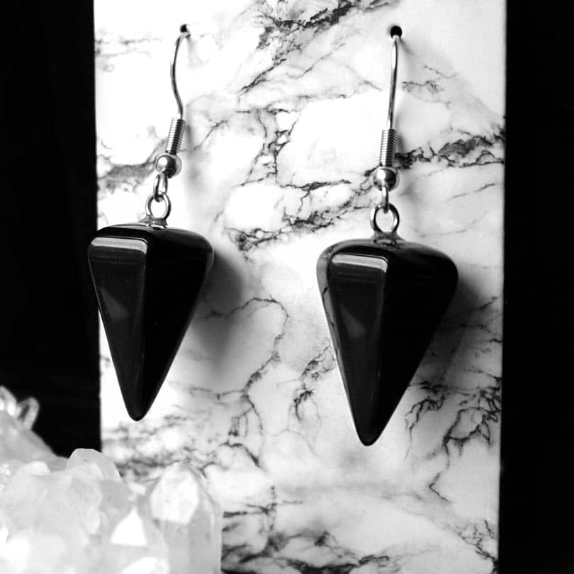 pendulum-onyx-earrings-close-up-hellaholics