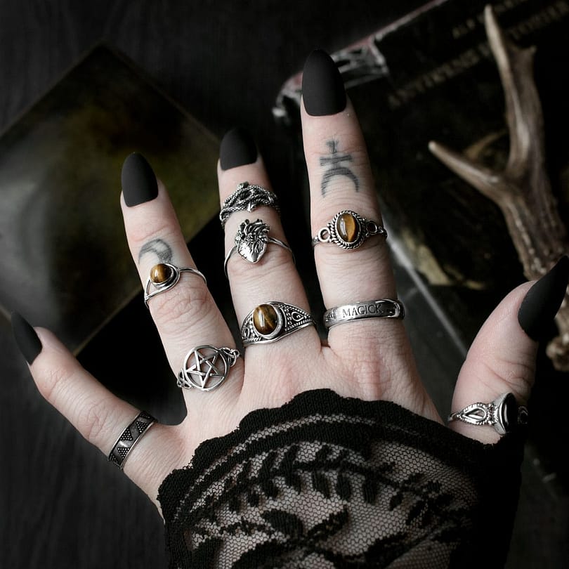 pagan-pentagram-magick-carnal-heart-duo-serpent-huntress-avila-aelia-tiger-eye-silver-rings-mix-hellaholics