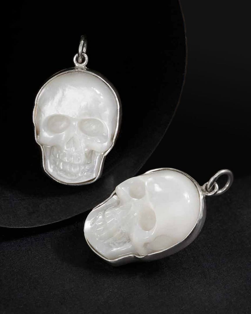 mother-of-pearl-skull-silver-necklace-close-up-hellaholics mother-of-pearl-skull-silver-necklace-close-up-hellaholics