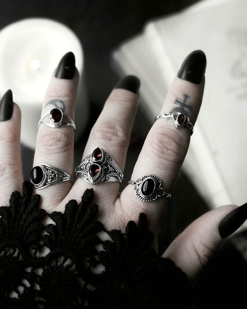 aelia-aditi-onyx-gathika-dragon-eye-kardia-garnet-cut-stone-silver-rings-mix-hellaholics