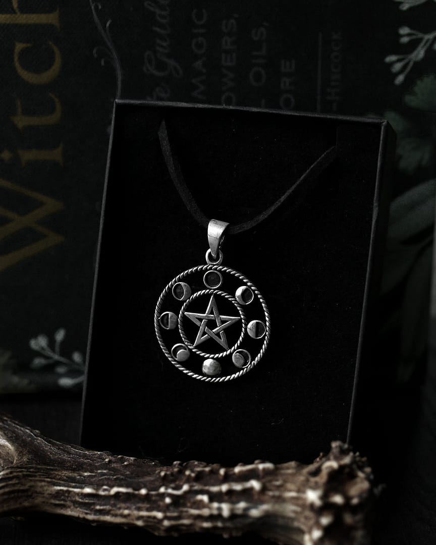 mystic-moonphase-pentagram-choker-mood-hellaholics-giftbox