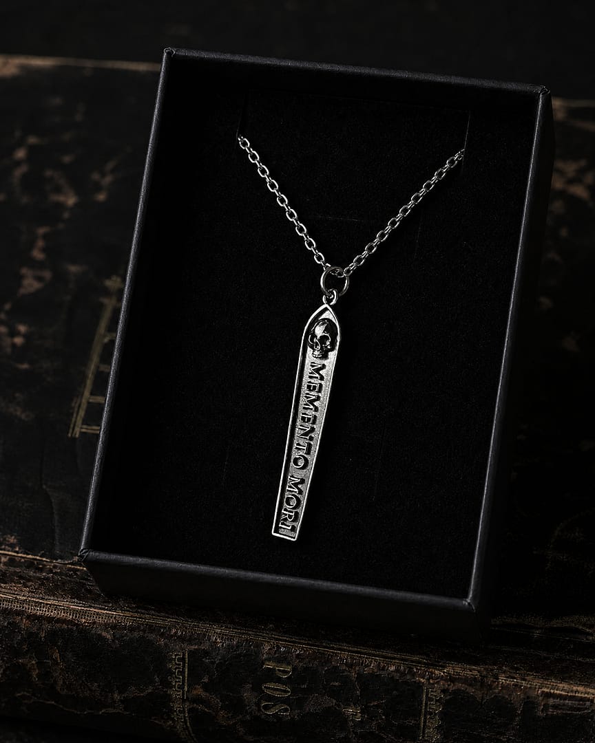 memento-mori-necklace-silver-giftbox-hellaholics-look memento-mori-necklace-silver-giftbox-hellaholics-look