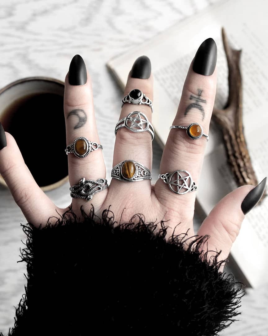 duo-snake-aelia-avila-tiger-eye-pagan-pentagram-audra-onyx-theia-amber-silver-rings-mix-hellaholics