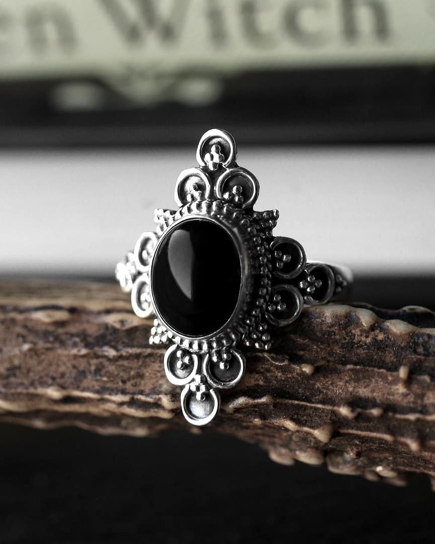 ariana-onyx-silver-ring-mood-hellaholics ariana-onyx-silver-ring-mood-hellaholics