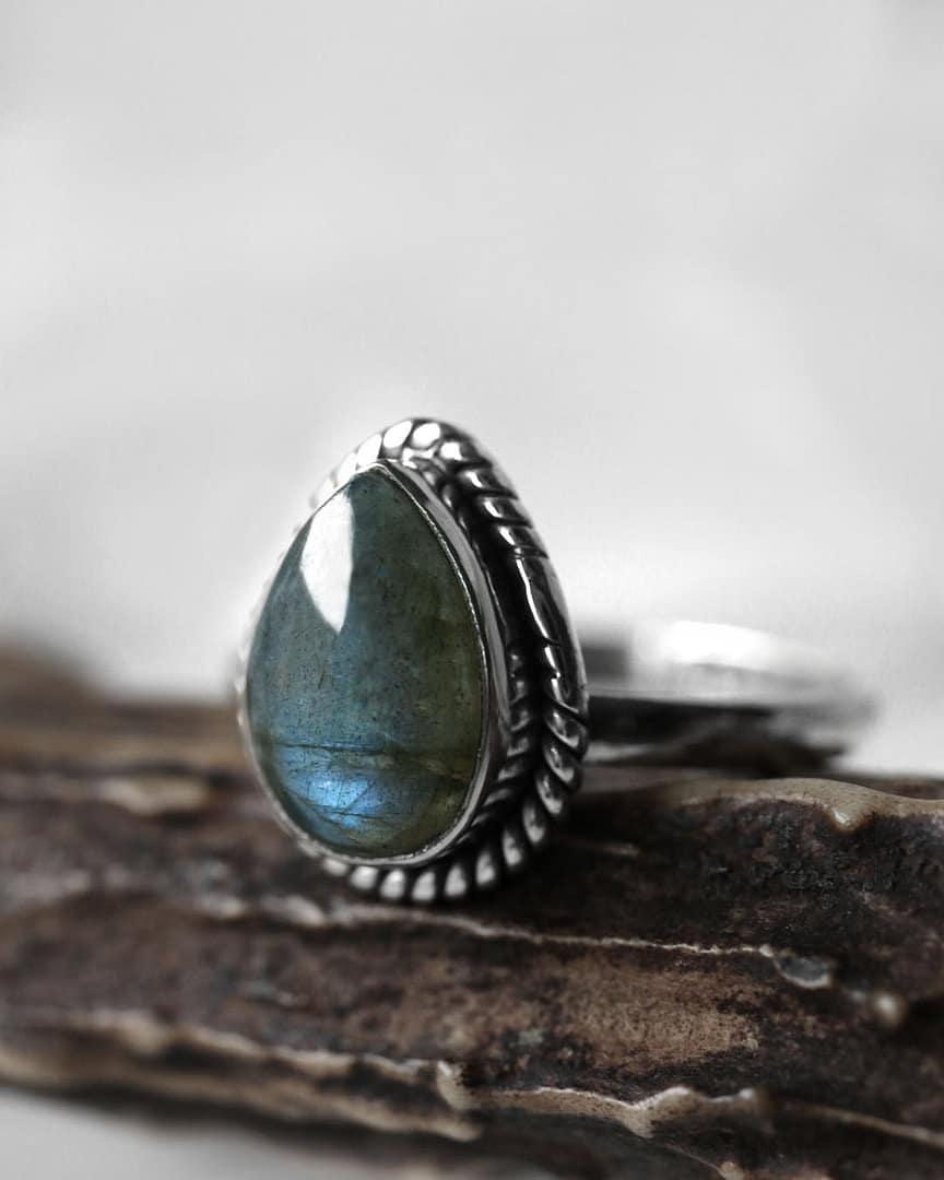elara-labradorite-silver-ring-close-up-1-hellaholics Spellbinding teardrop shaped Sterling Silver Labradorite ring in blue and green colours on white background