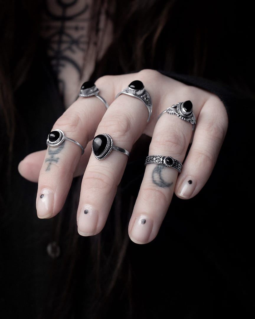 elara-onyx-silver-ring-mix-hellaholics elara-onyx-silver-ring-mix-hellaholics