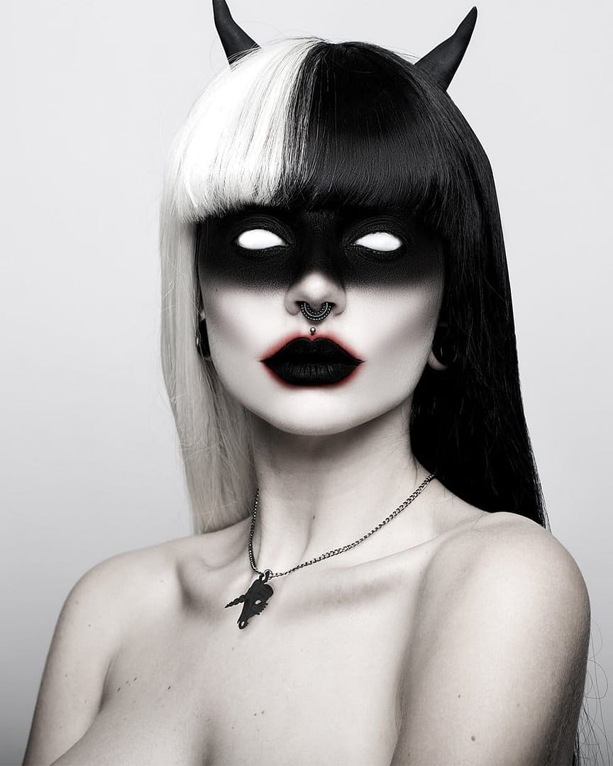 unicorn-skull-necklace-in-black-by-rogue-and-wolf-1