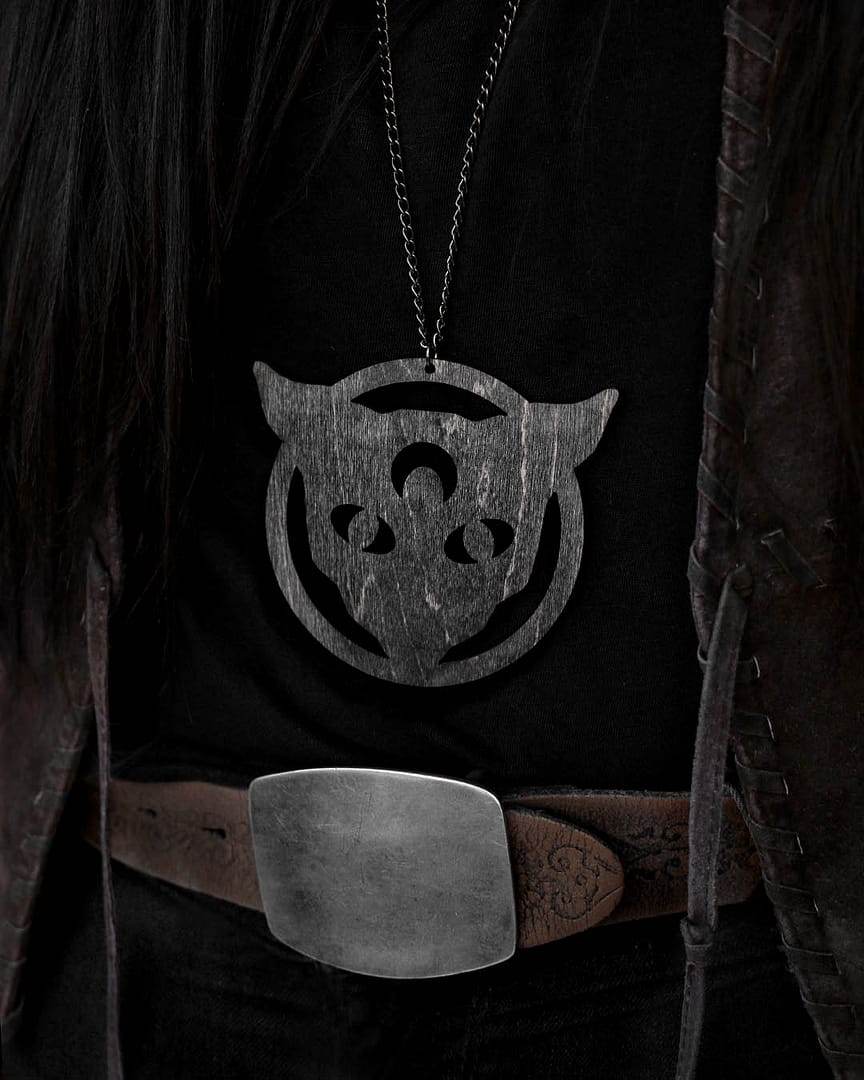 magic-cat-birch-wood-black-necklace-hellaholics magic-cat-birch-wood-black-necklace-hellaholics
