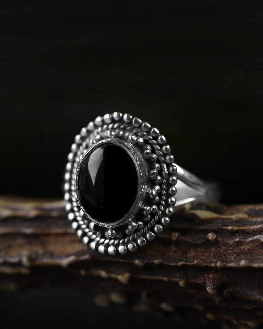 nathalia-onyx-silver-ring-close-up-helalholics nathalia-onyx-silver-ring-close-up-helalholics