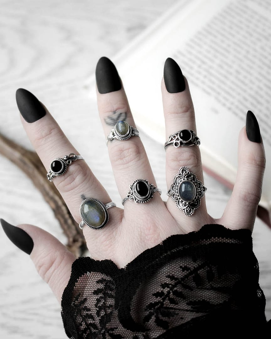 gaia-elodia-freya-labradorite-amaya-onyx-silver-rings-mix-hellaholics (1) gaia-elodia-freya-labradorite-amaya-onyx-silver-rings-mix-hellaholics (1)